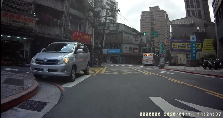 這一知識水準號稱極高之 一家人 的33輛車在文山木柵相關地區違規 真夠敢!!!