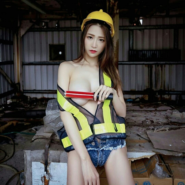 難怪哈拉伯一直要大家去學開挖土機...