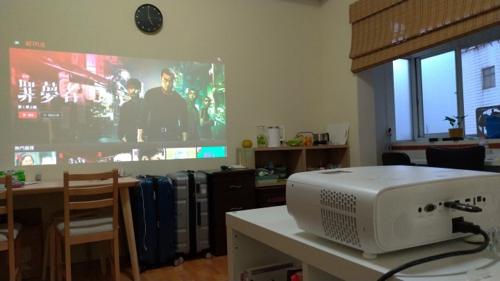 [BenQ TK810 開箱]🔥租套房也能享受大畫面Netflix投影追劇