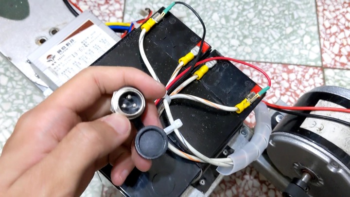 【DIY】把普通滑板車改成電動滑板車