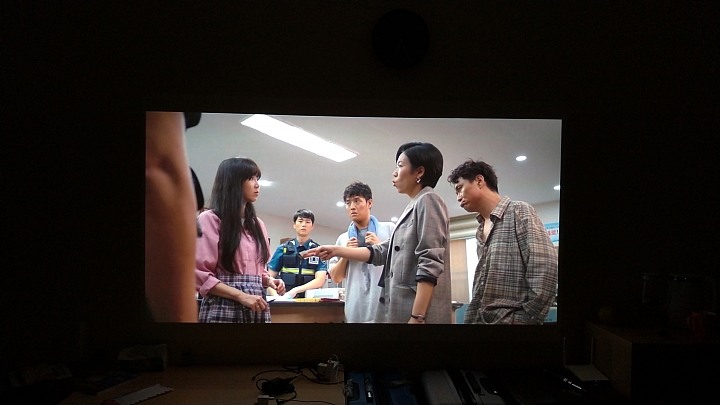 [BenQ TK810 開箱]🔥租套房也能享受大畫面Netflix投影追劇