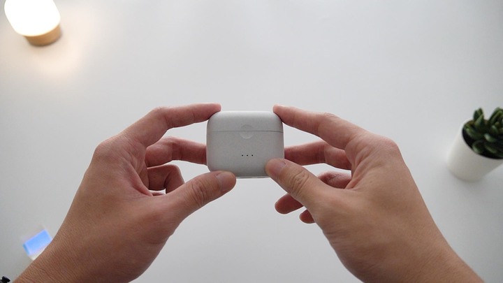 通話超越AirPods？Anker Soundcore Liberty Air 2 真無線藍牙耳機 | 清晰收音、Qi無線充電、APP自訂功能