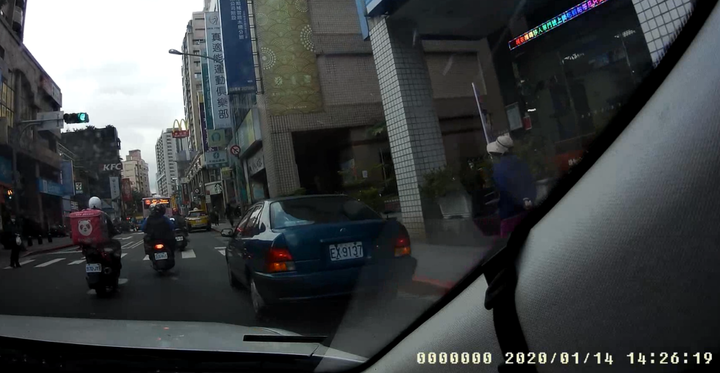 這一知識水準號稱極高之 一家人 的33輛車在文山木柵相關地區違規 真夠敢!!!