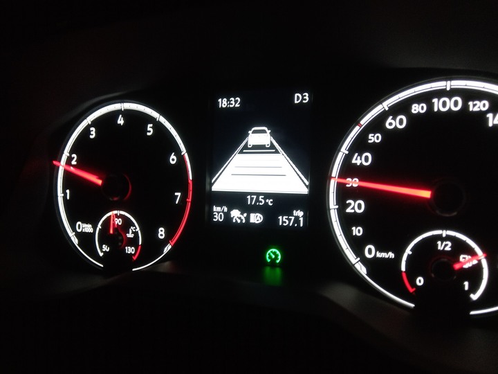終於 VW T-CROSS 有塞車輔助 跟車道維持的功能開啟了