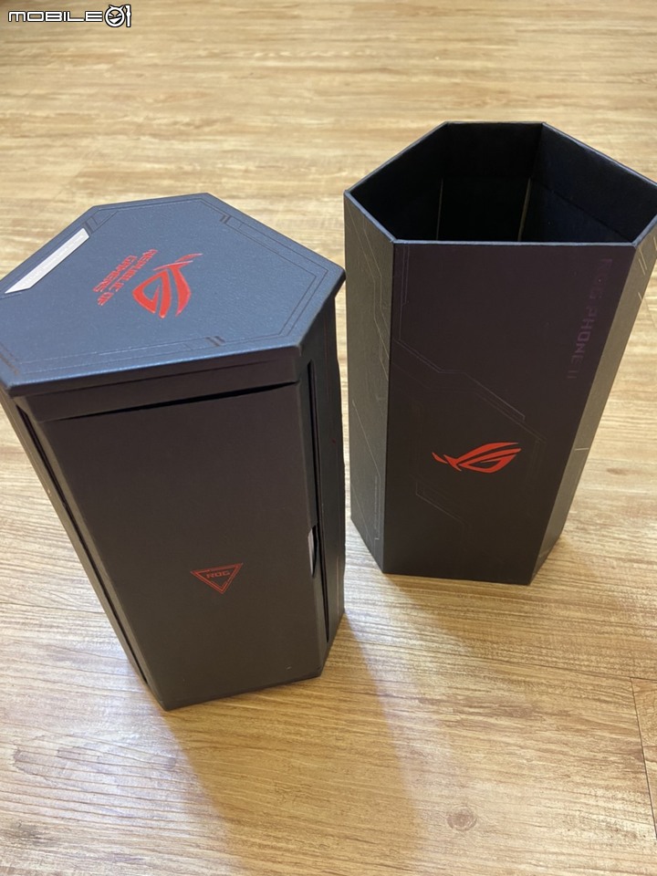 點我看大圖 ROG Phone II TwinView Dock 雙螢幕基座微開箱