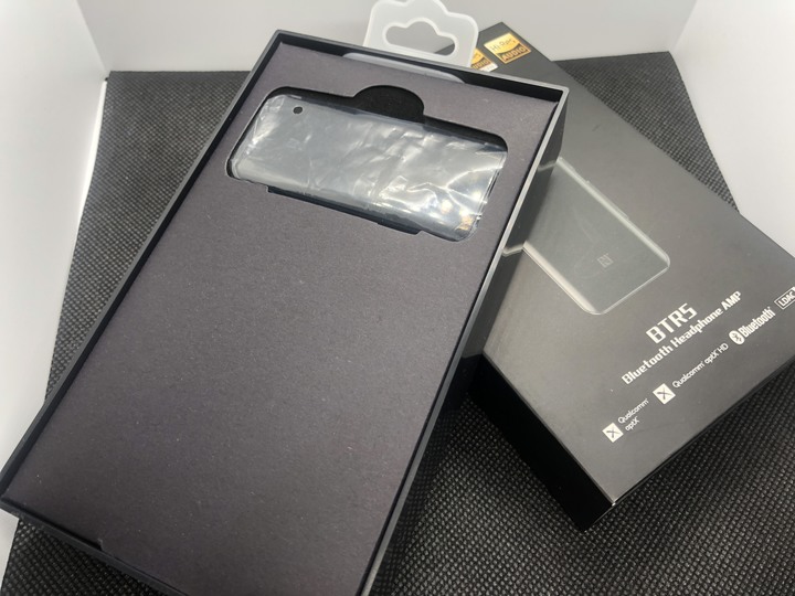 【宅評測】Fiio BTR5 藍牙耳擴 開箱體驗~小孩才做選擇,方便與音質我全都要,讓你有線便無線的藍牙音源接收器