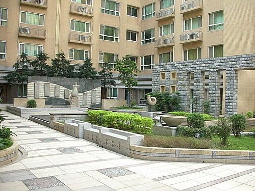 【求問】三房兩廳建案抉擇，內有選手