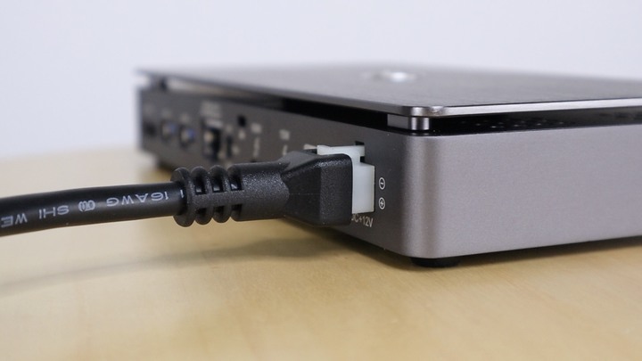 滿足專業特殊族群的 Thunderbolt 3 Docking，配備 10GbE、eSATA、12V 風扇散熱