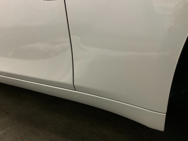 ［BMW 7系列］鍍膜分享 5年的白車鍍完還是一樣亮9