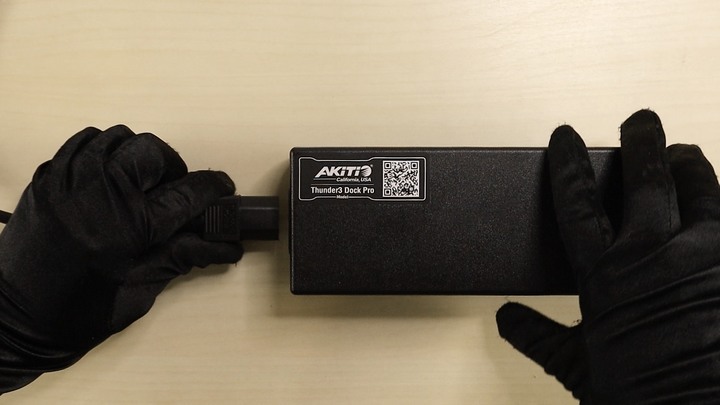 滿足專業特殊族群的 Thunderbolt 3 Docking，配備 10GbE、eSATA、12V 風扇散熱