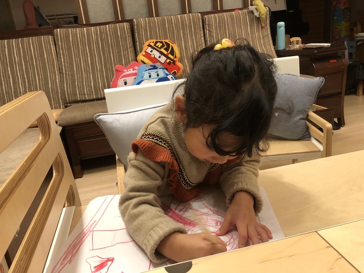 ［開箱］走走家具成長桌椅 gogo furniture