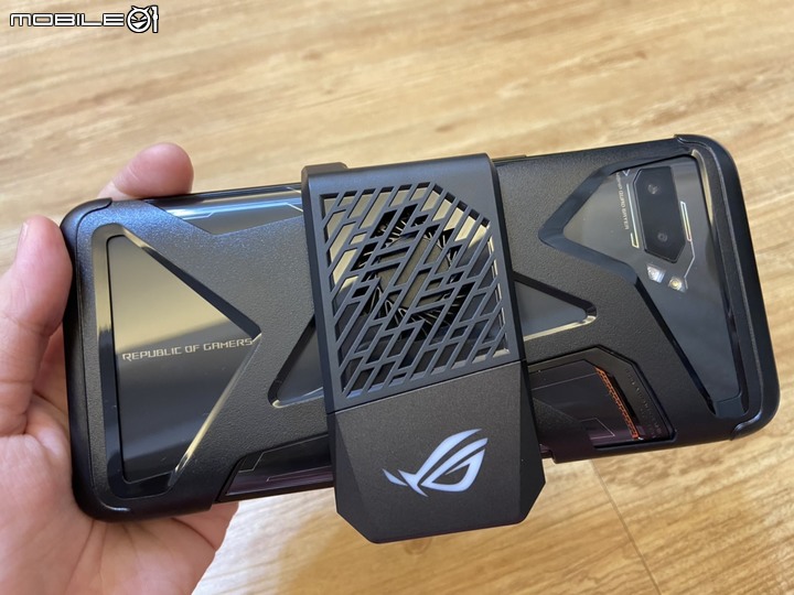 點我看大圖 ROG Phone II TwinView Dock 雙螢幕基座微開箱
