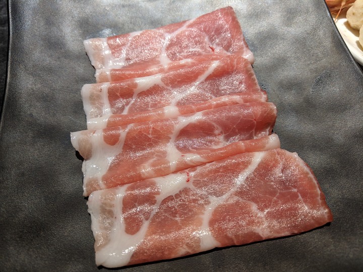 【食記】台北松江南京站 椒心苑 | 大口吃鮮肉,麻辣鍋吃到飽,哈根達斯與莫凡彼