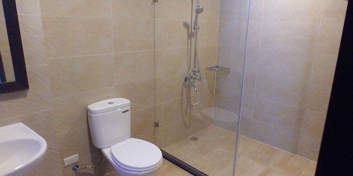 三年多的新屋沒入住浴室瓷磚脫落