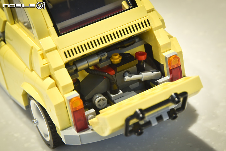 【搭真車一起開箱！】樂高Lego 10271 Fiat 500，各項經典元素完整重現！