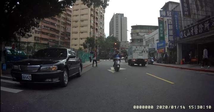 這一知識水準號稱極高之 一家人 的33輛車在文山木柵相關地區違規 真夠敢!!!