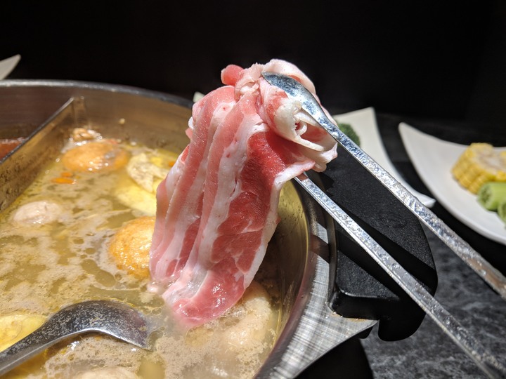 【食記】台北松江南京站 椒心苑 | 大口吃鮮肉,麻辣鍋吃到飽,哈根達斯與莫凡彼