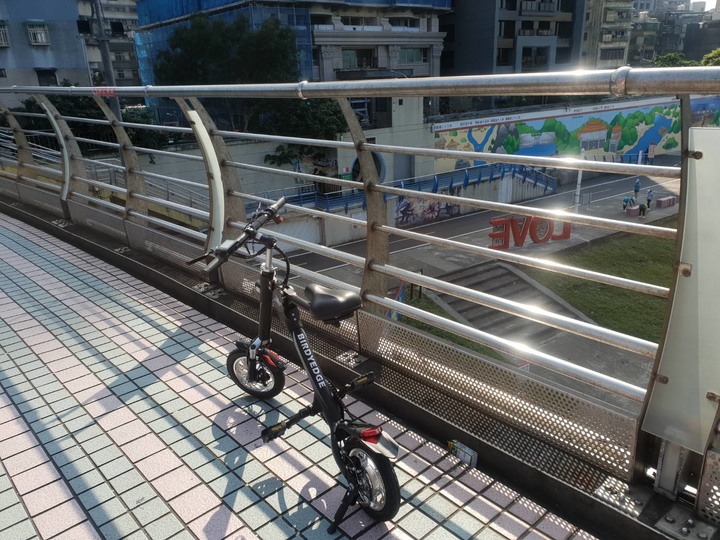 我又買了一台BIRDYEDGE腳踏車越野黑騎士