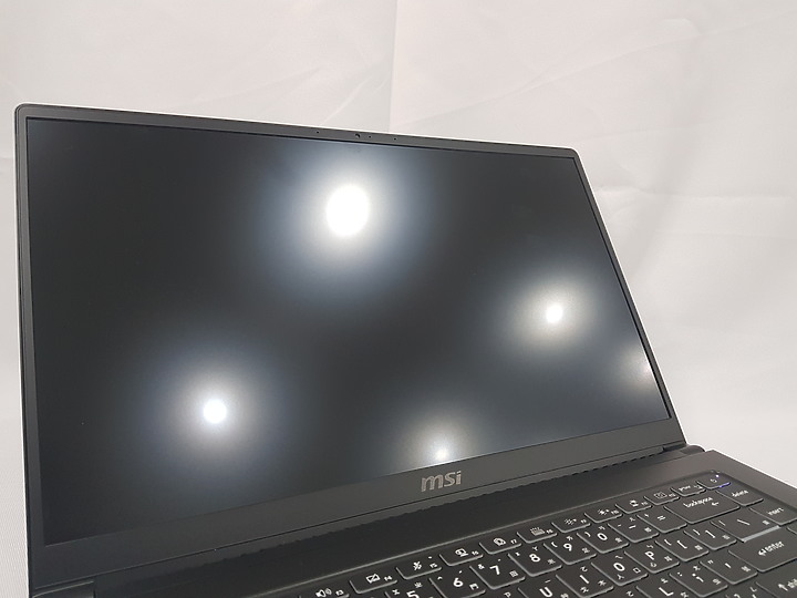 【小宅開箱】【簡測】MSI Modern 15 A10M 設計系愛用系列之一