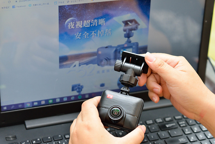 【夜間CP值王者 穩固不掉落】 大通A52 / A52G行車記錄器 開箱分享。
