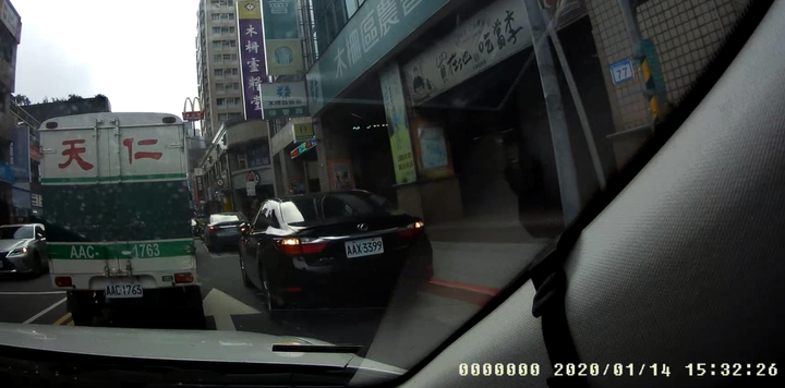 這一知識水準號稱極高之 一家人 的33輛車在文山木柵相關地區違規 真夠敢!!!