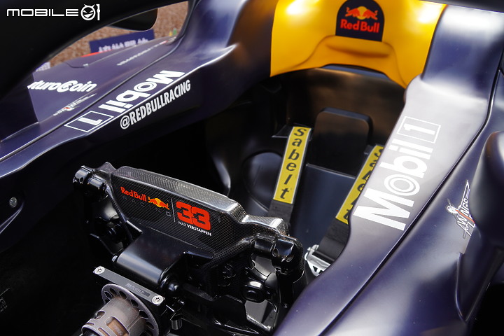 【採訪】Aston Martin Red Bull F1賽車抵台展出！超近距離搶先賞車！