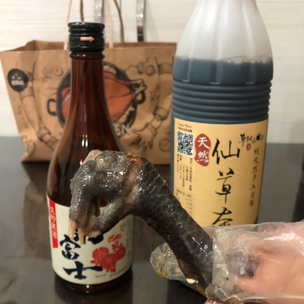 終於吃到大名鼎鼎的香雞城了 多汁雞皮超下酒