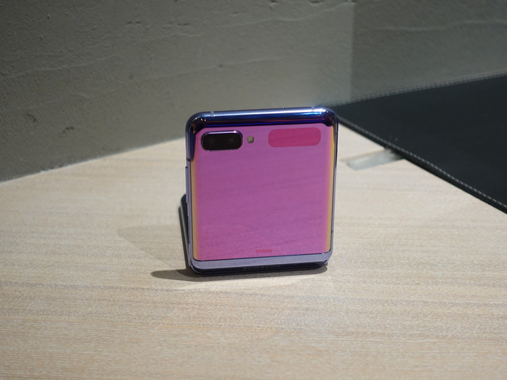 SAMSUNG Galaxy Z Flip