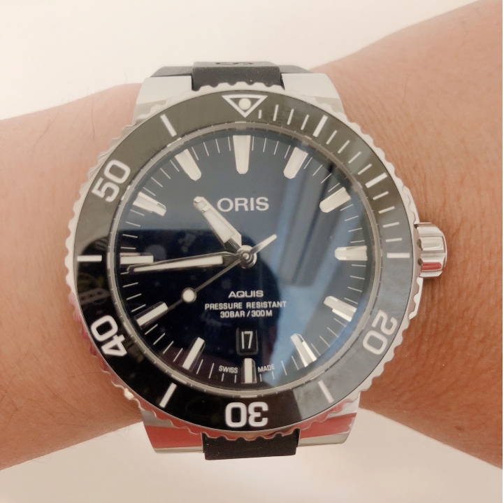 ORIS AQUIS 轉盤很緊不好轉動