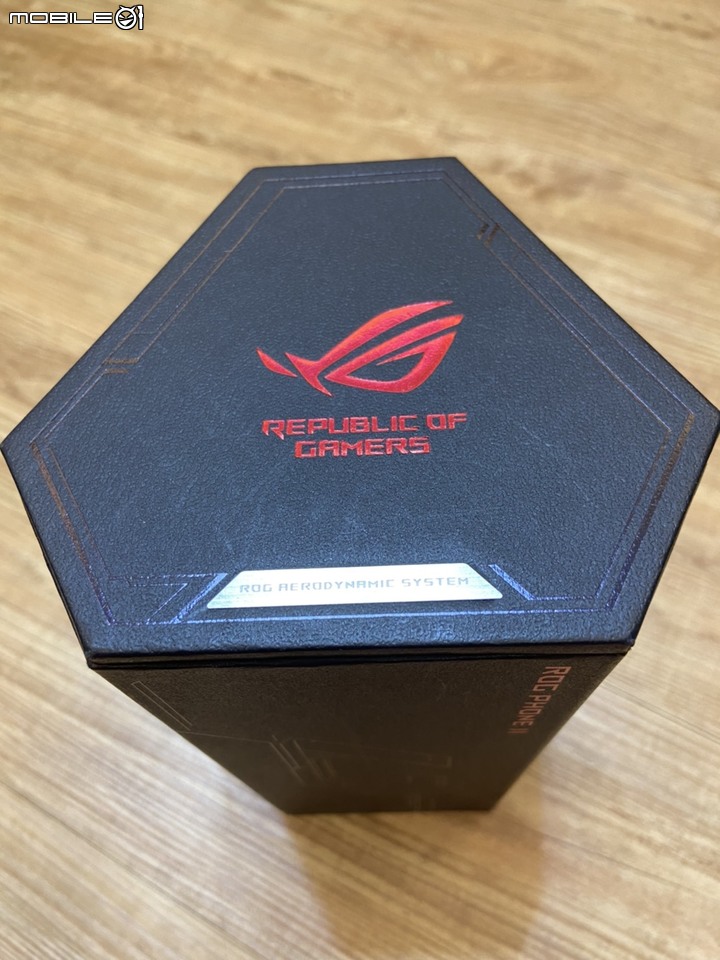 點我看大圖 ROG Phone II TwinView Dock 雙螢幕基座微開箱