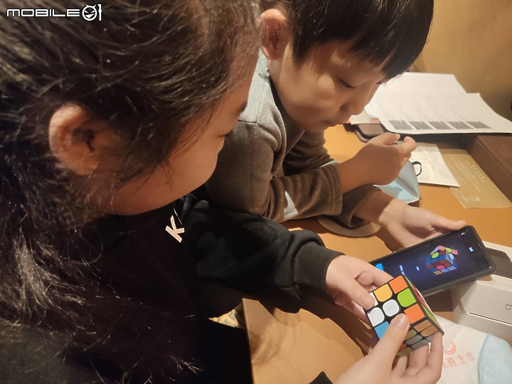 [分享]小米智能魔方 如何換電池呢!!!