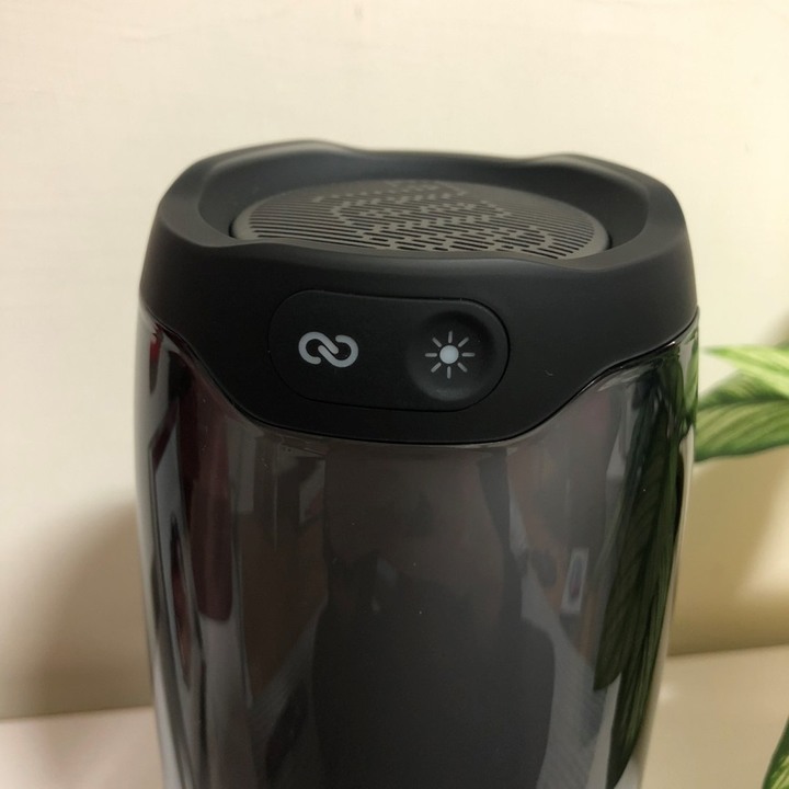 【開箱】JBL PULSE4攜帶式藍芽喇叭 HOLD住全場 最騷最美!