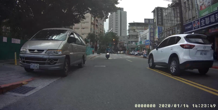 這一知識水準號稱極高之 一家人 的33輛車在文山木柵相關地區違規 真夠敢!!!