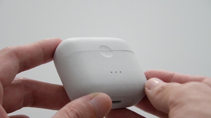 通話超越AirPods？Anker Soundcore Liberty Air 2 真無線藍牙耳機 | 清晰收音、Qi無線充電、APP自訂功能