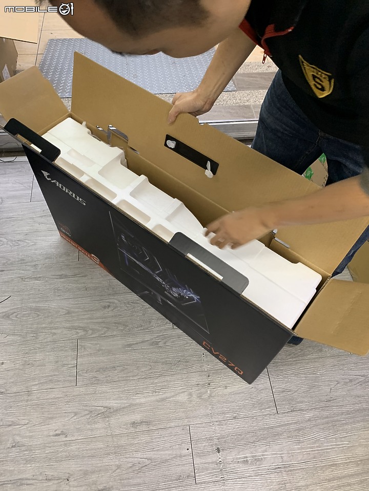 GIGABYTE技嘉 AORUS CV27Q 2K RGB曲面電競顯示器!不專業開箱圖多!