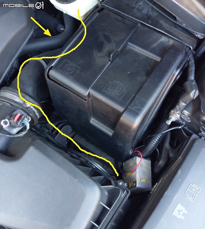 點我看大圖 請益: Mondeo MK4 TDCI 掛在電瓶旁的方形設備