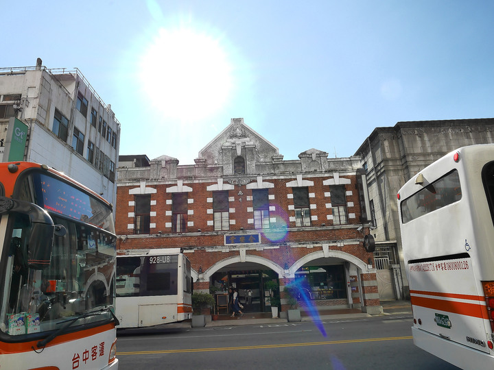 臺中市 中區 全安堂台灣太陽餅博物館+株式會社彰化銀行本店 — 傳統臺中名產、百年老屋與老銀行的匯集