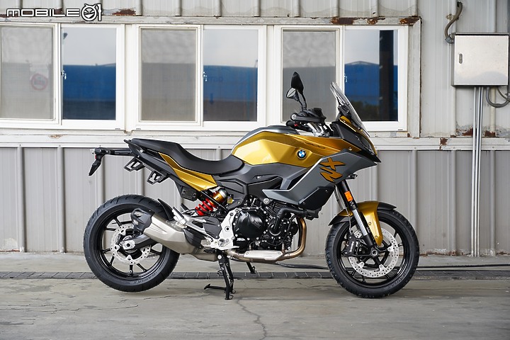 【開箱】BMW Motorrad F 900 XR 空運抵台 開木箱賞車！