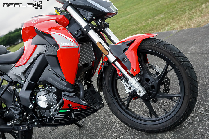 Benelli 125S 試駕 規格滿載樂趣十足