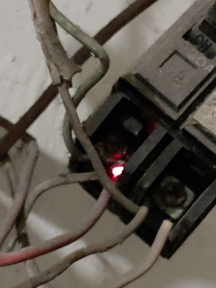 公寓樓梯間電源開關......已解決