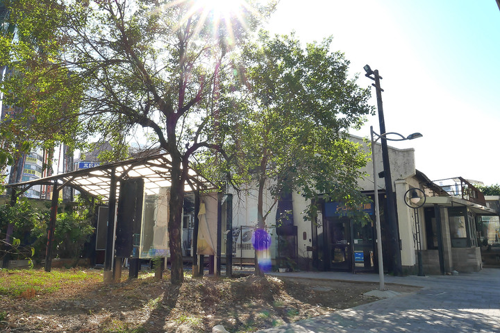 臺中市 東區 臺中後火車站與20號倉庫 — 略帶頽廢風的倉庫,即將再出發的藝文空間