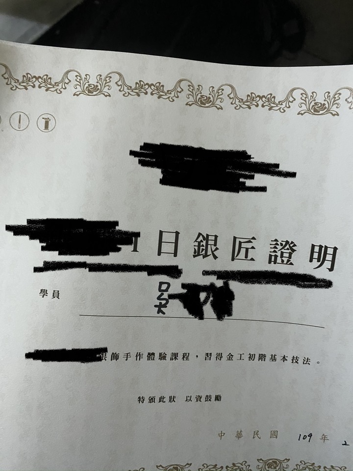 925純銀戒指戴了幾天手指出現一點點青綠色?