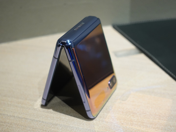 SAMSUNG Galaxy Z Flip