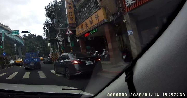 這一知識水準號稱極高之 一家人 的33輛車在文山木柵相關地區違規 真夠敢!!!