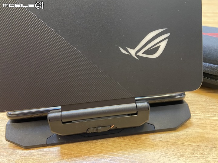 點我看大圖 ROG Phone II TwinView Dock 雙螢幕基座微開箱