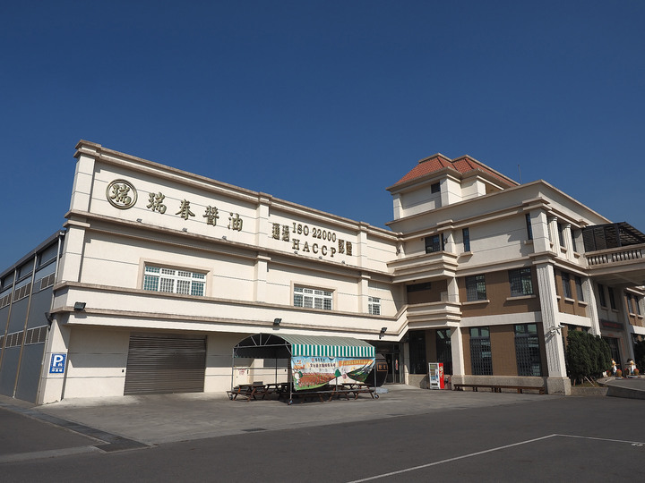 雲林 西螺 瑞春醬油觀光工廠 — 日曬傳統好滋味,全國最大醬缸甕場