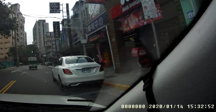 這一知識水準號稱極高之 一家人 的33輛車在文山木柵相關地區違規 真夠敢!!!