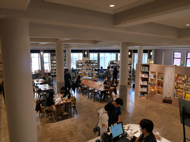 臺中市 中區 中央書局 — 穿越21年時光，再度重新的日治時期老書局