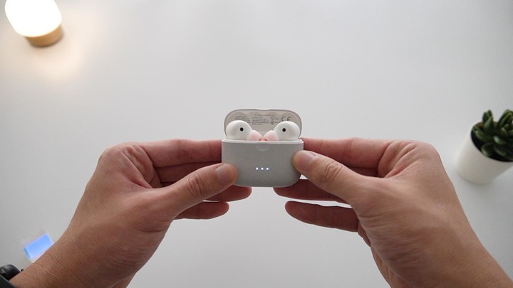 通話超越AirPods？Anker Soundcore Liberty Air 2 真無線藍牙耳機 | 清晰收音、Qi無線充電、APP自訂功能