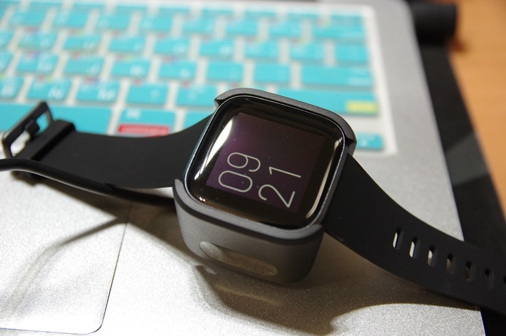 (不專業的開箱)FITBIT VERSA 2 智能運動手錶-行動支付與健康管理一錶到位!